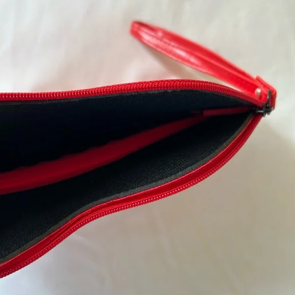 Betsey Johnson Red Lips Clutch Flat Wristlet Wallet with Lipstick Zipper - Picture 6 of 6